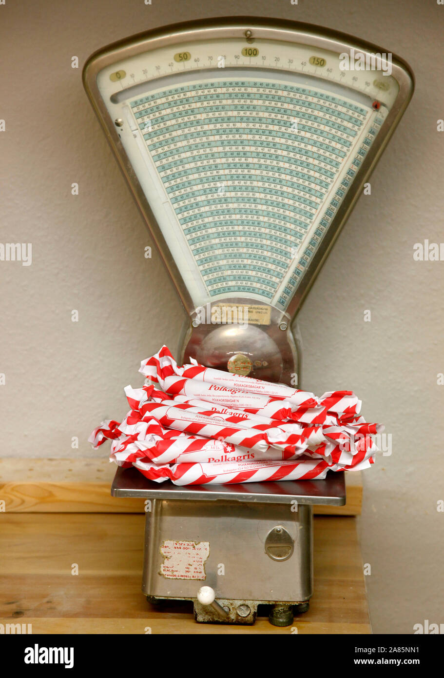 Polkagris à Polkagris boulangerie Baker dans le centre de Gränna. Jeppe Photo Gustafsson Banque D'Images