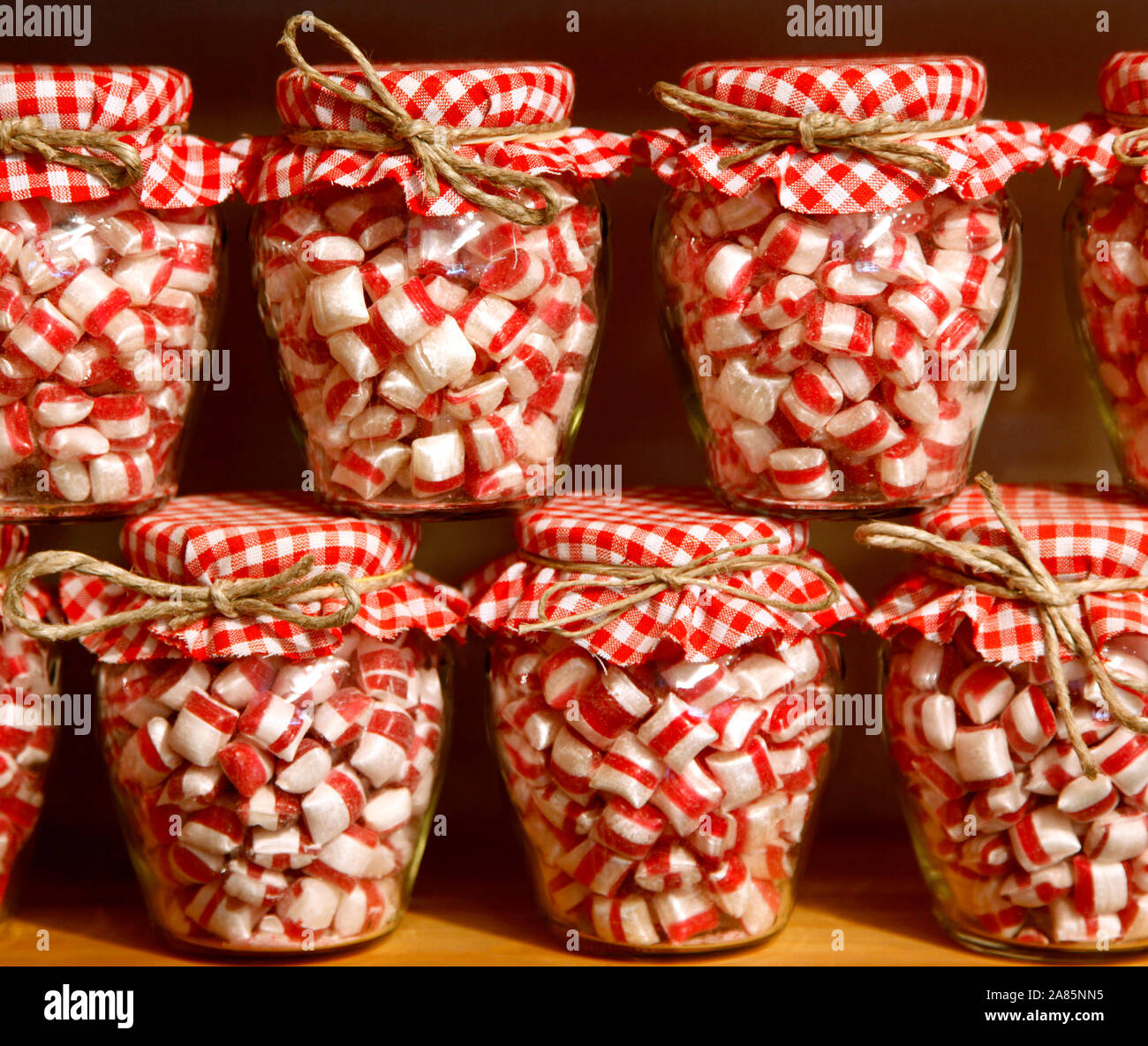 Polkagris à Polkagris boulangerie Baker dans le centre de Gränna. Jeppe Photo Gustafsson Banque D'Images