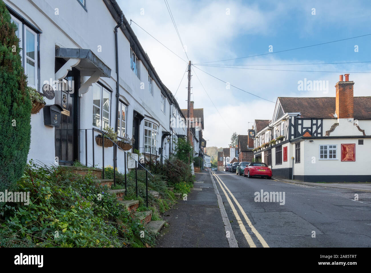 La high street dans le vieux Oxted, Surrey, UK Banque D'Images
