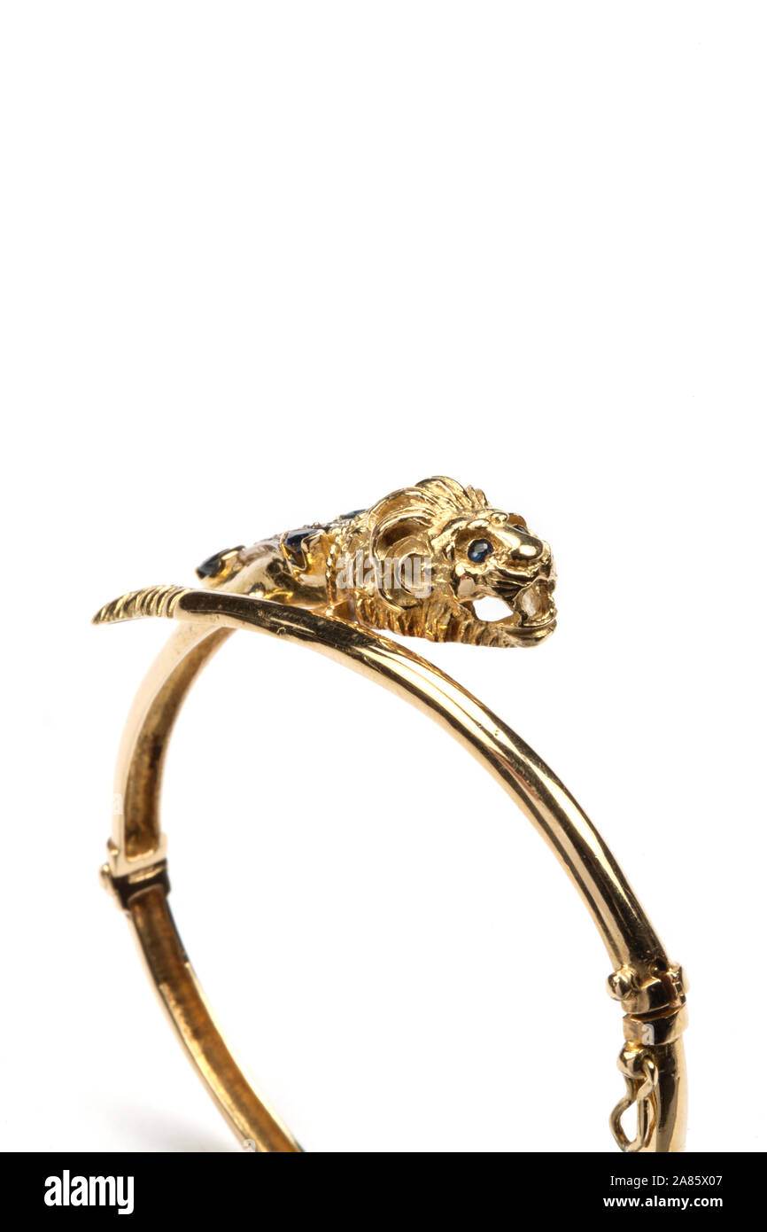 Tête de lion et la queue, saphirs et diamants bracelet en or Banque D'Images