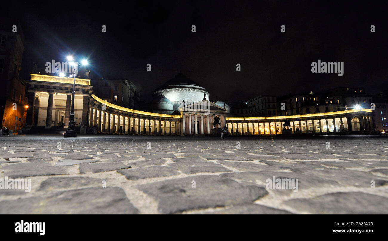 La place principale, la Piazza Plebiscito, à Naples, Italie Banque D'Images