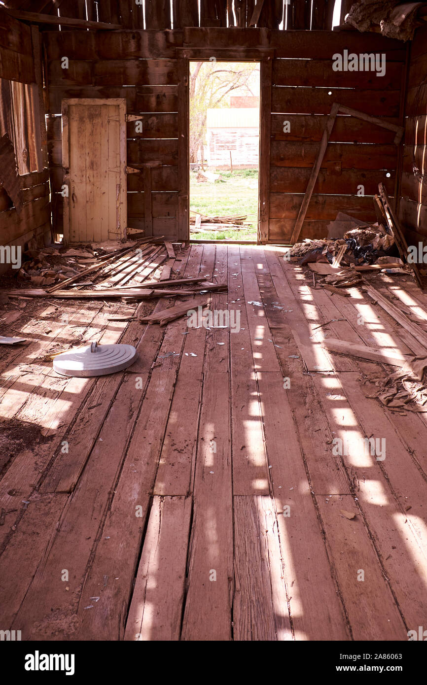 Abandonnée et bâtiments abandonnés le long de la ligne de chemin de fer dans la région de Thompson Springs, Utah, USA Banque D'Images