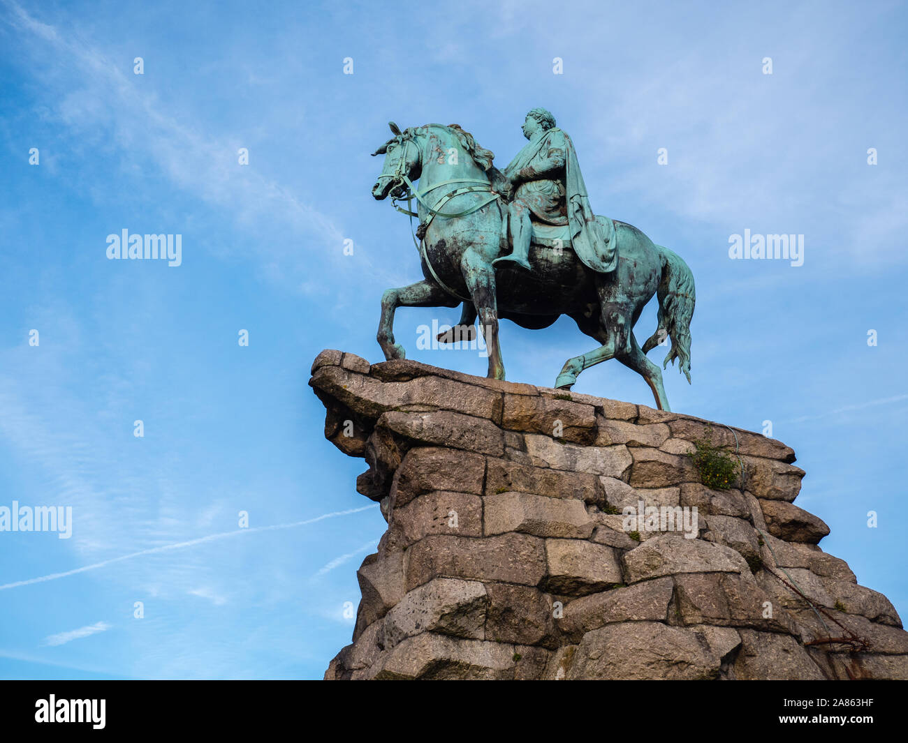 Le Copper Horse statue, au crépuscule, Snow Hill, grand parc de Windsor, Berkshire, Angleterre, RU, FR. Banque D'Images