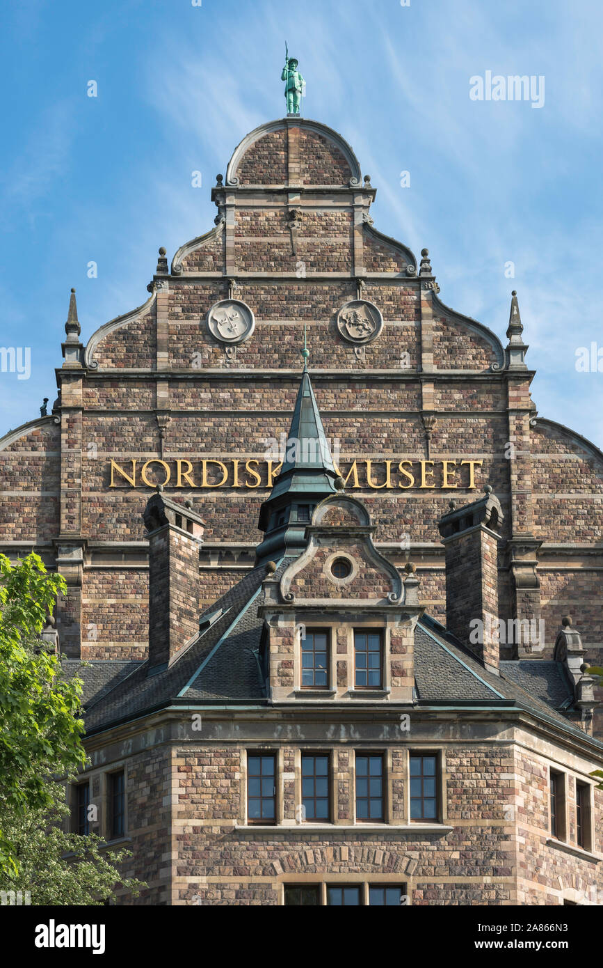 Nordiska Museet, vue sur le toit du côté nord de la Nordiska Museet, un musée consacré à l'histoire culturelle suédoise, Stockholm, Suède. Banque D'Images