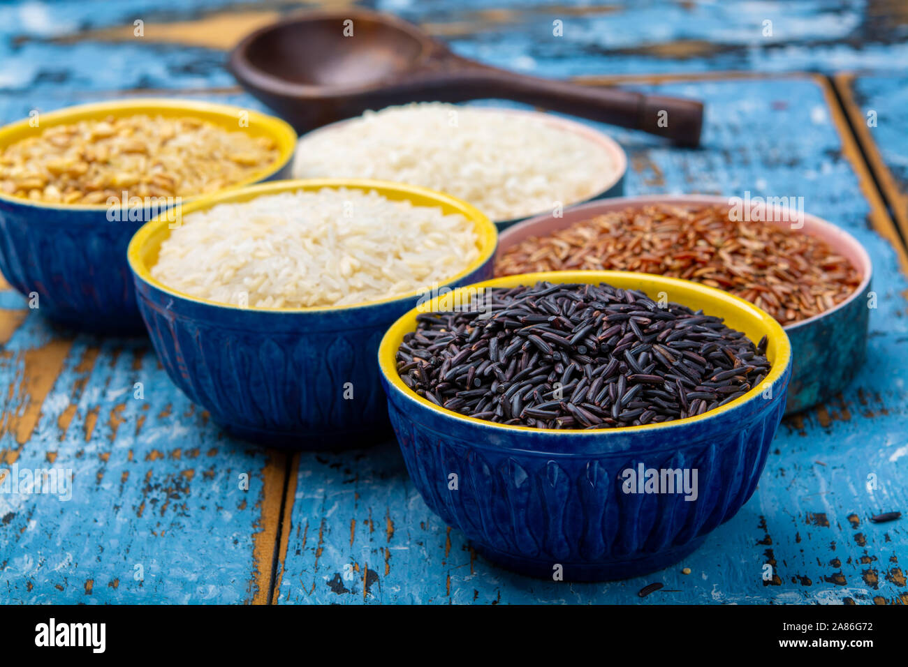 Différents types de riz blanc, basmati, jasmin, riz arborio, brun et ...