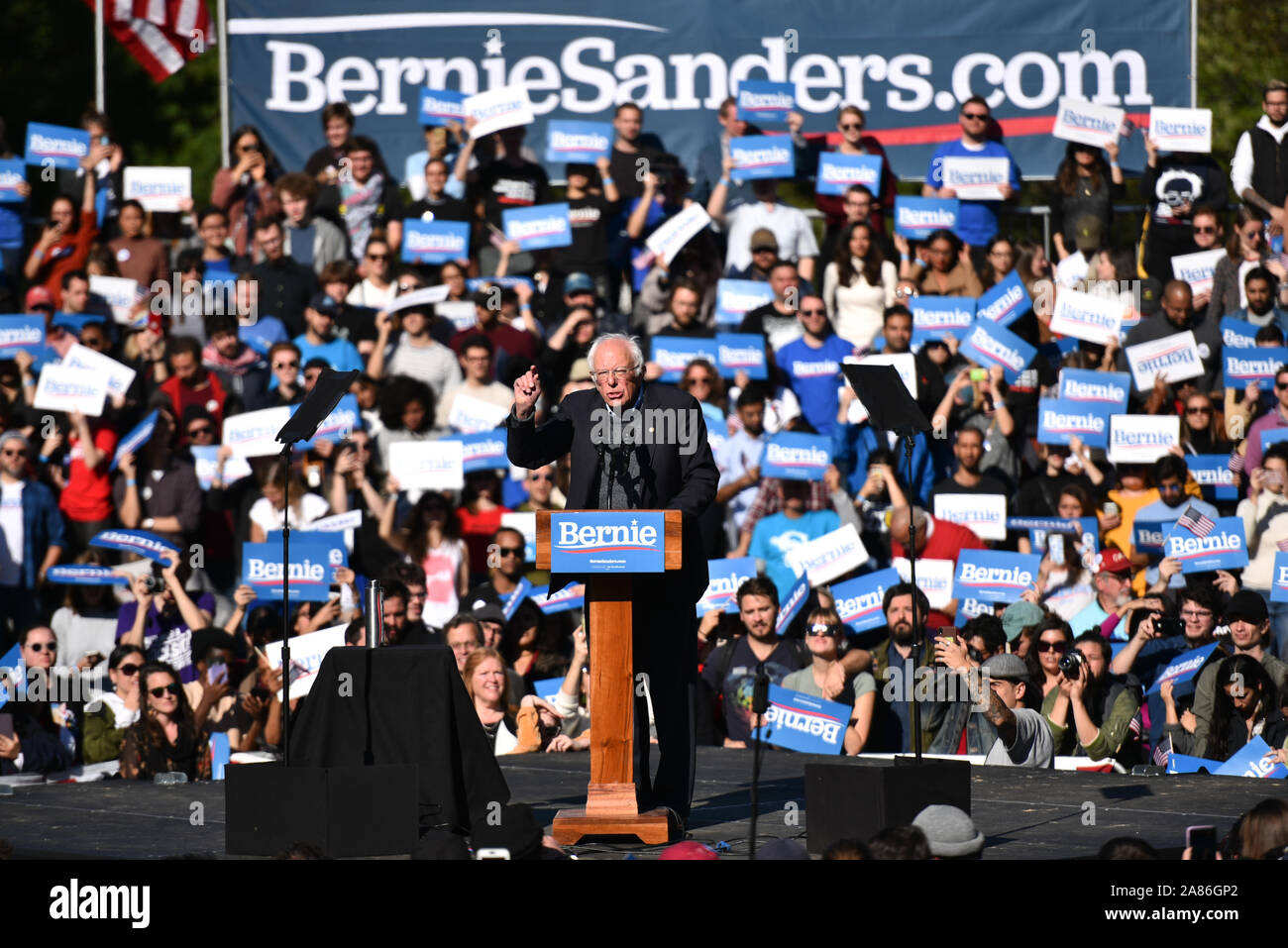Bernie Sanders à un Bernie Sanders en rallye de campagne Parc Queensbridge, le 19 octobre 2019 dans le Queens, New York. Banque D'Images