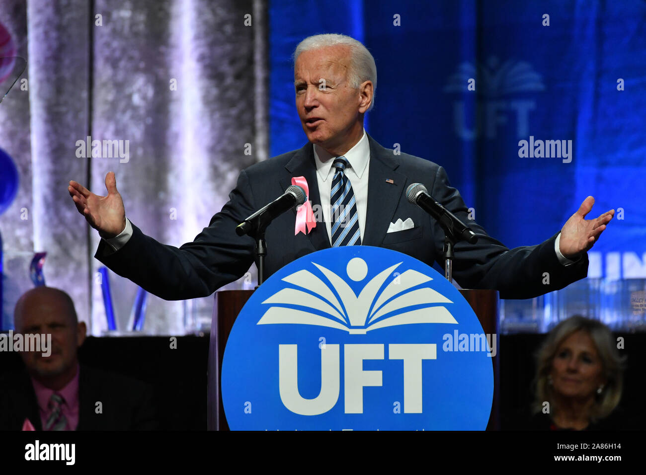 Joe Biden s'exprime à l'United Federation of Teachers (UTF) syndicat enseignant jour le 20 octobre 2019 à l'hôtel Hilton de New York. Banque D'Images
