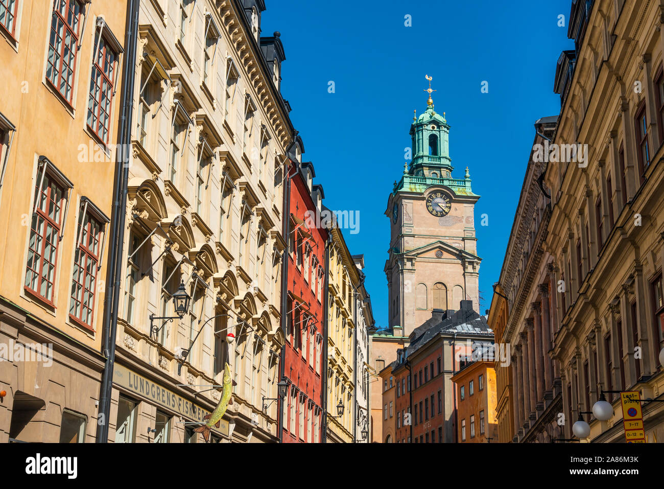 La Grande Église ou l'église de Saint-Nicolas, Storkyrkan Tour de l'horloge à Gamla Stan, Stockholm, Suède. Banque D'Images