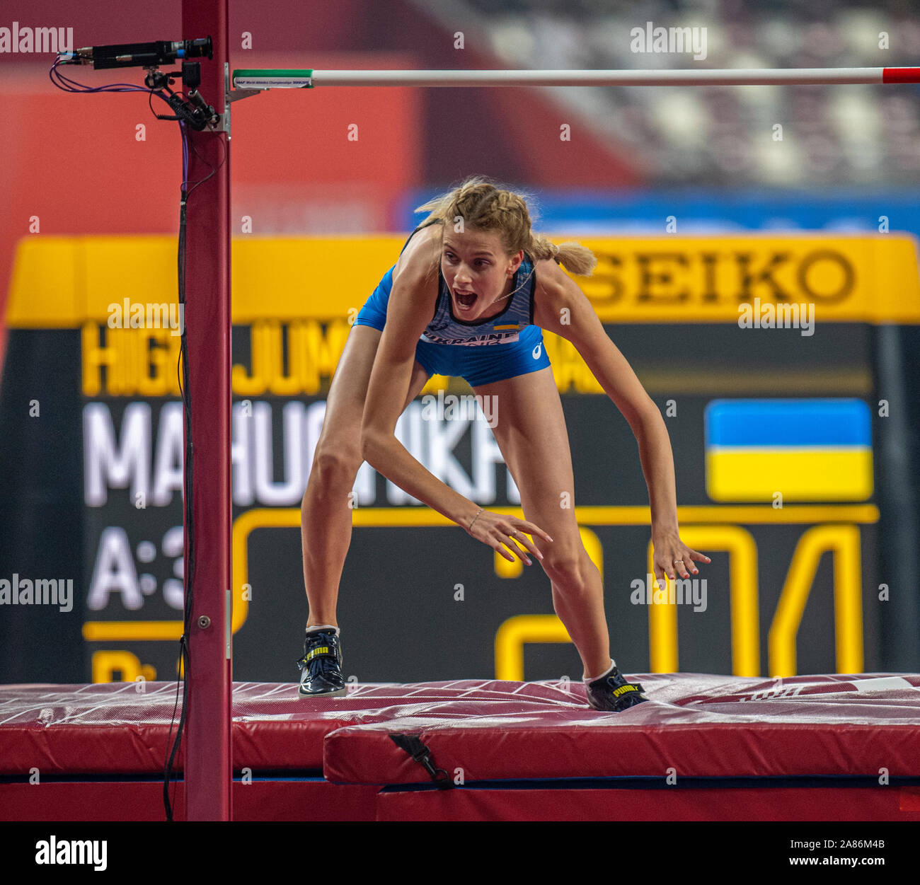 DOHA - QATAR 30 SEPT : Yaroslava Mahuchikh d'Ukraine en compétition dans le saut final le jour 4 de la 17e Championnats du monde d'athlétisme de l'IAAF 2019, Ka Banque D'Images