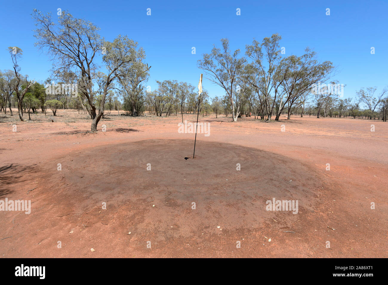 D'un golf dans la poussière rouge de l'Outback, le Grawin, Queensland, Queensland, Australie Banque D'Images