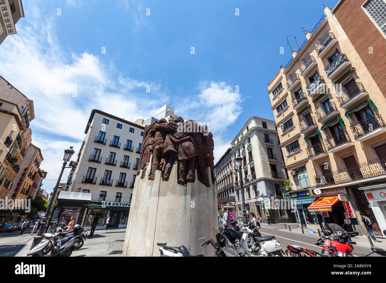 Monument de Abogados de Atocha basé dans le El Abrazo, par Genoves, Anton Martin square, Madrid, Espagne Banque D'Images