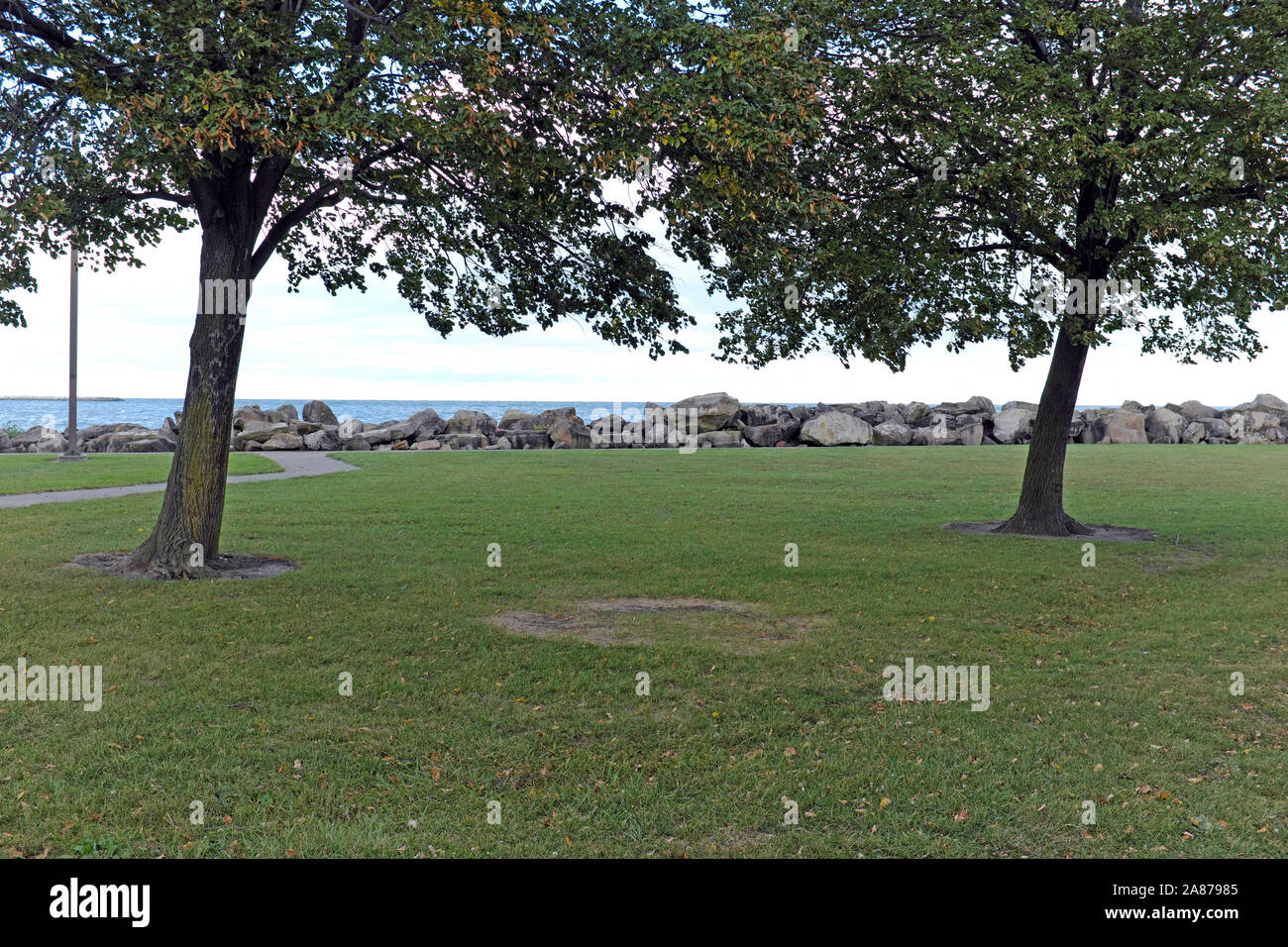 Parc public du bord de mer du lac Érié à l'automne à Cleveland, Ohio, États-Unis. Banque D'Images