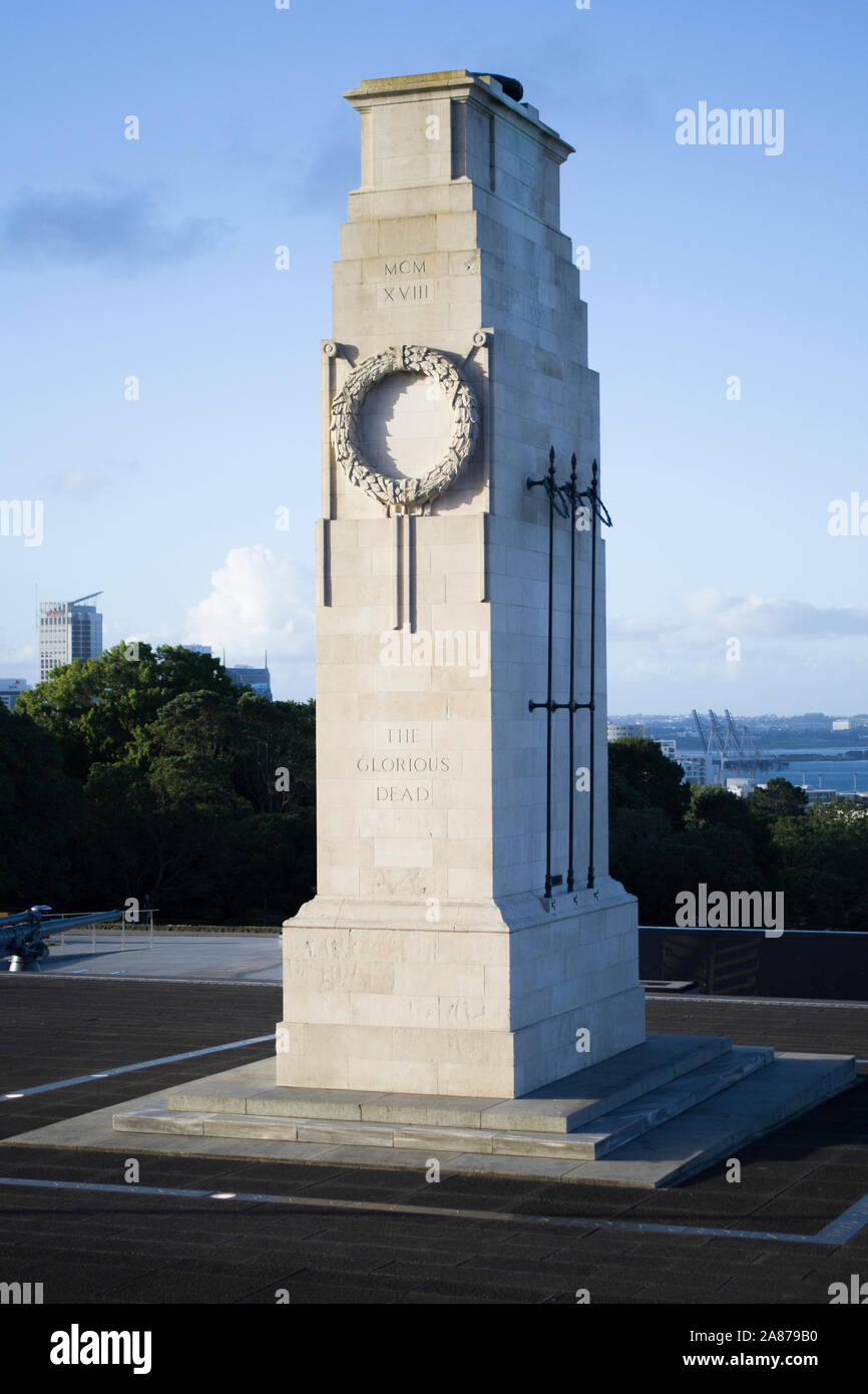 Domaine Auckland, Nouvelle-Zélande. Cénotaphe en face d'Auckland War Memorial Museum Banque D'Images