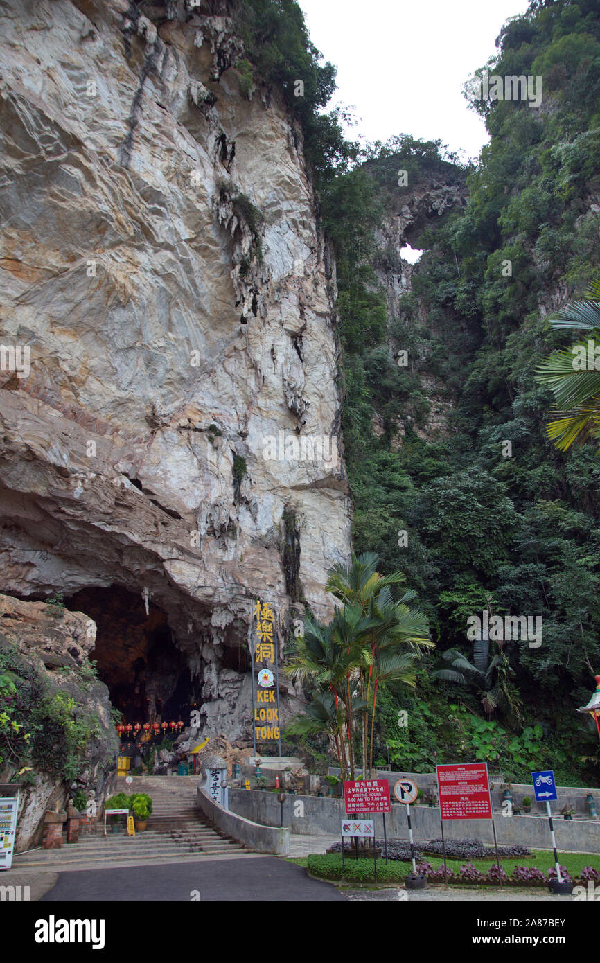 La falaise entrée de la Kek Look Tong cave temple près de Ipoh, Perak, Malaisie Banque D'Images