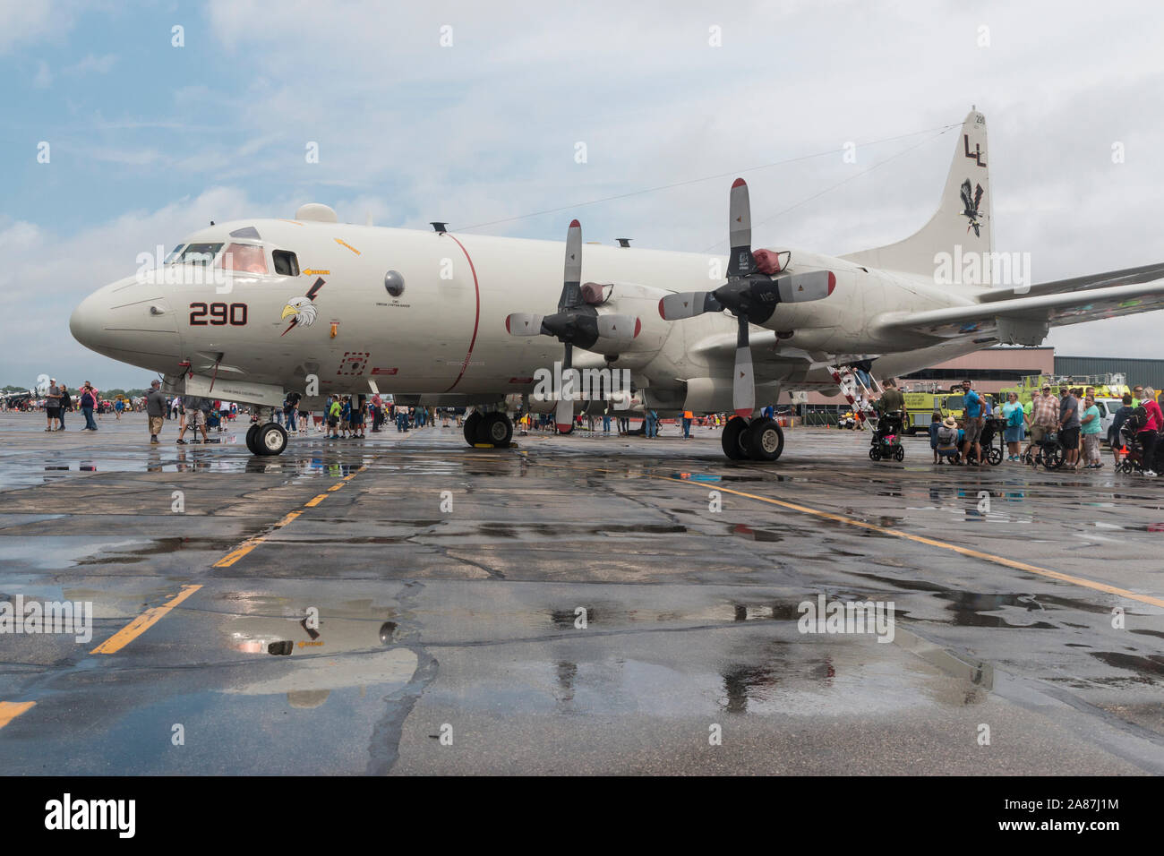 YPSILANTI, MICHIGAN / USA - 25 août 2018 : Un United States Navy P-3 Orion au 2018 Thunder over Michigan meeting aérien. Banque D'Images