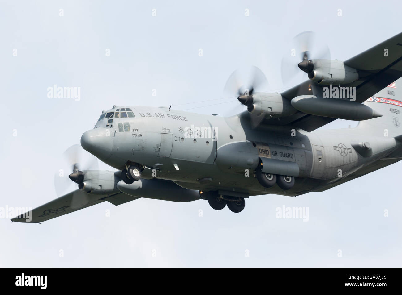 YPSILANTI, MICHIGAN / USA - 25 août 2018 : un USAF C-130 Hercules de l'Ohio Air National Guard à l'Airshow 2018 Thunder over Michigan. Banque D'Images