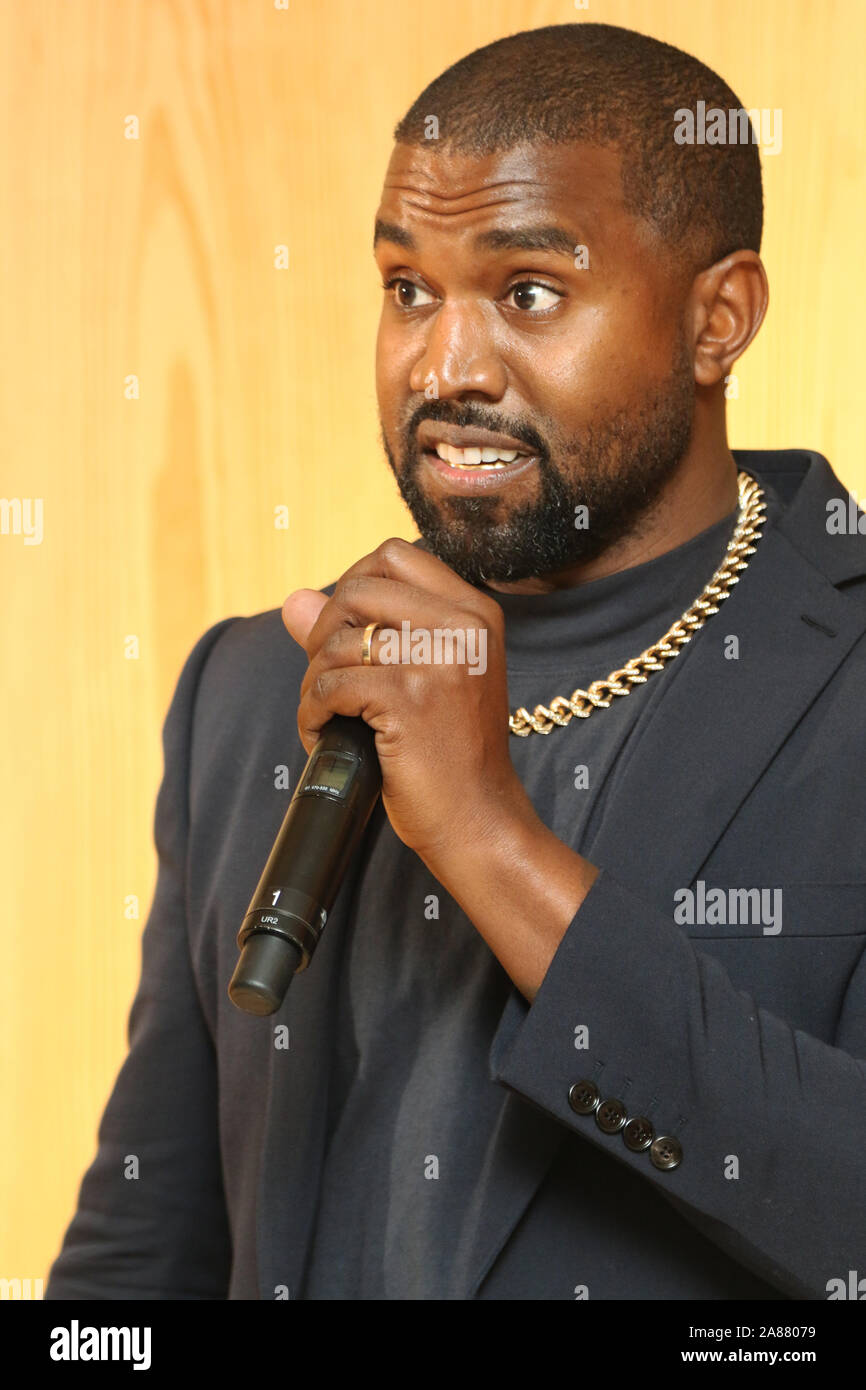 New York, NY, USA. Nov 6, 2019. Kanye West assiste à sa 'suivre Dieu' music vidéo de présentation à la boutique Burberry, le 6 novembre 2019 à New York. Crédit photo : Walik Goshorn/Mediapunch/Alamy Live News Banque D'Images