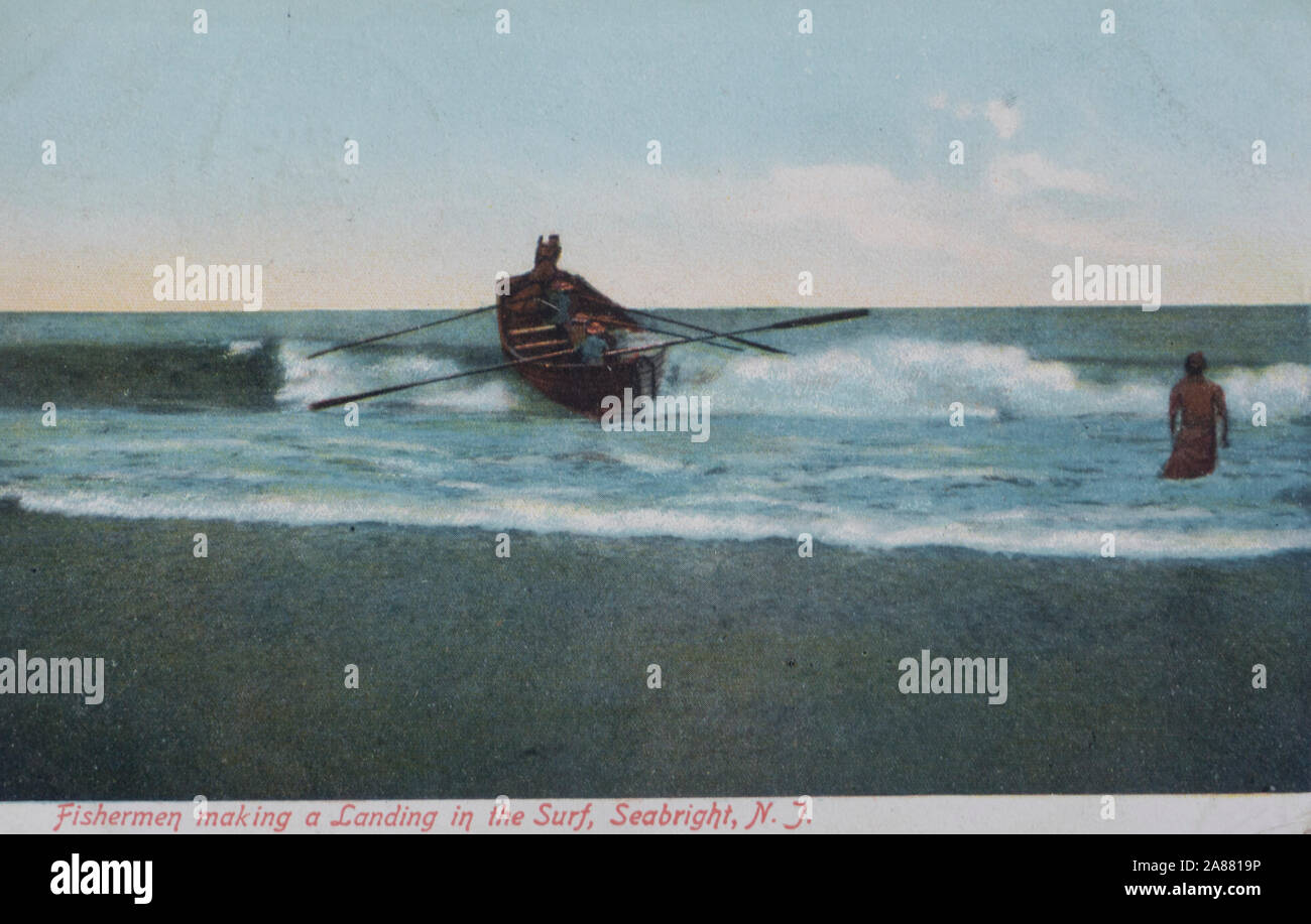 Carte postales anciennes représentant les pêcheurs de faire un atterrissage dans le surf à Seabright New Jersey USA posted in 1910 Banque D'Images