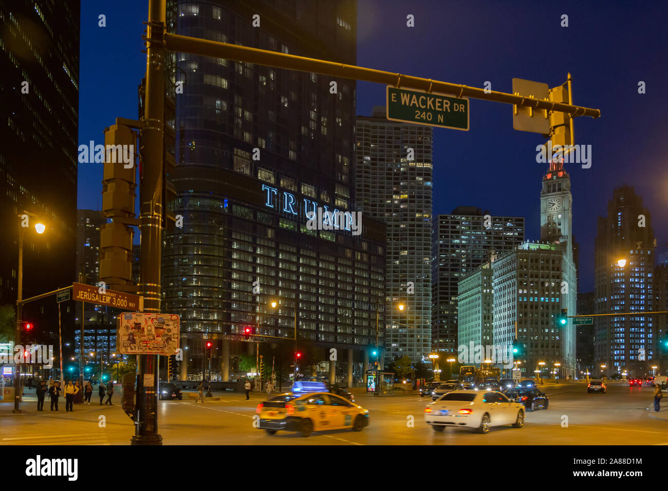 Trump Tower, East Wacker Drive, au crépuscule, la boucle, Chicago, Illinois, États-Unis Banque D'Images