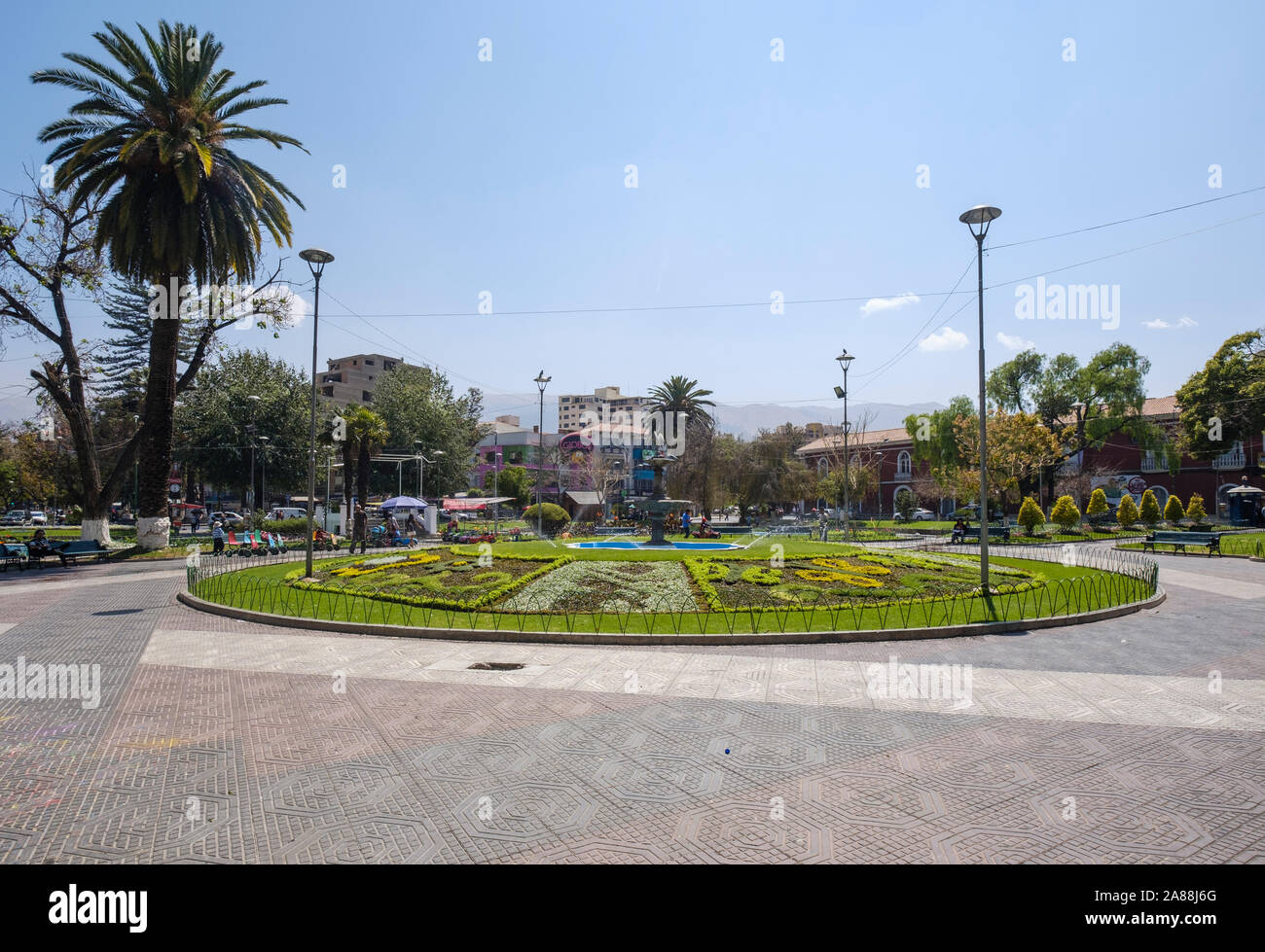 Place Colon dans une belle journée ensoleillée à Cochabamba, Bolivie Banque D'Images