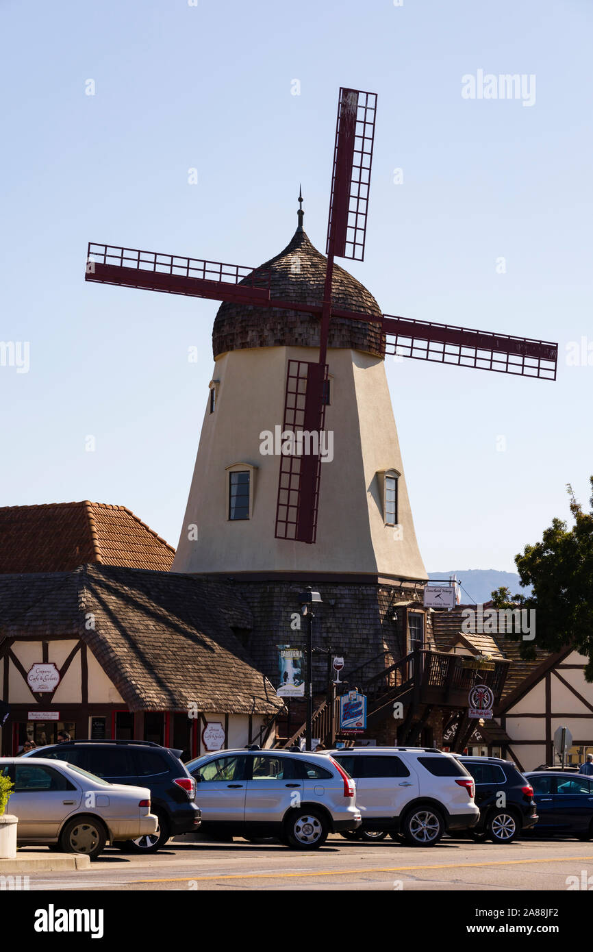 Moulin à vent, la colonie danoise de Solvang, comté de Santa Barbara, Californie, États-Unis d'Amérique. Banque D'Images