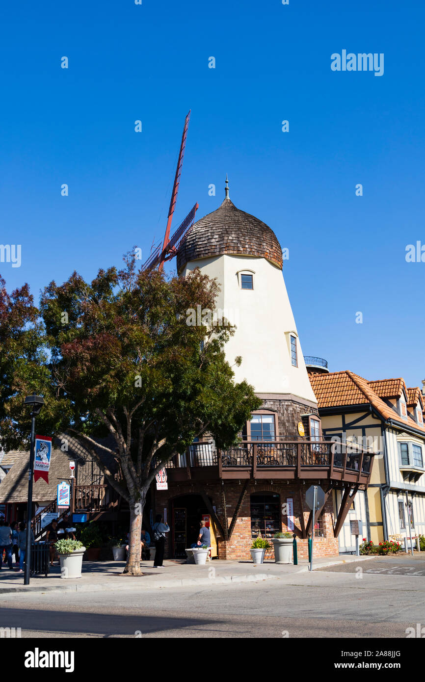 Moulin à vent, la colonie danoise de Solvang, comté de Santa Barbara, Californie, États-Unis d'Amérique. Banque D'Images