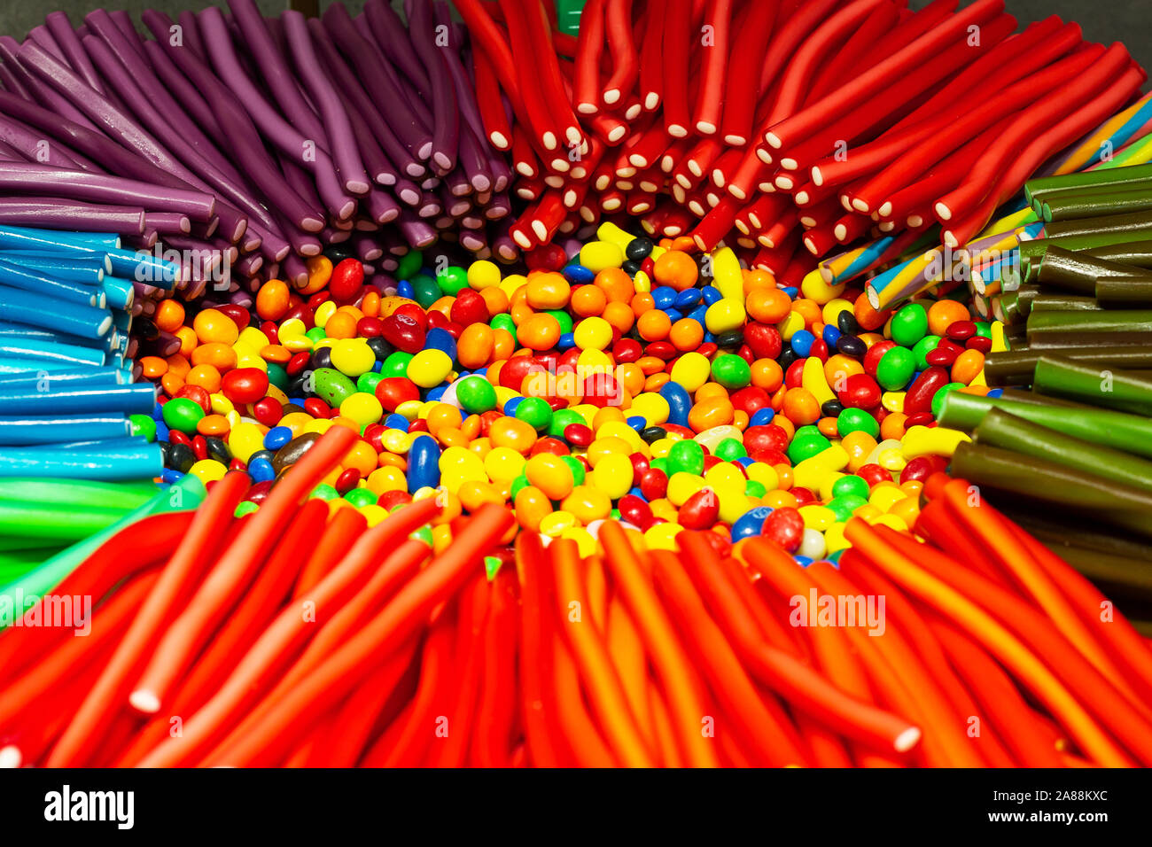 Marmelade délicieux jeu de couleurs. multi-couleur bonbons à mâcher les saveurs de fruits. Banque D'Images