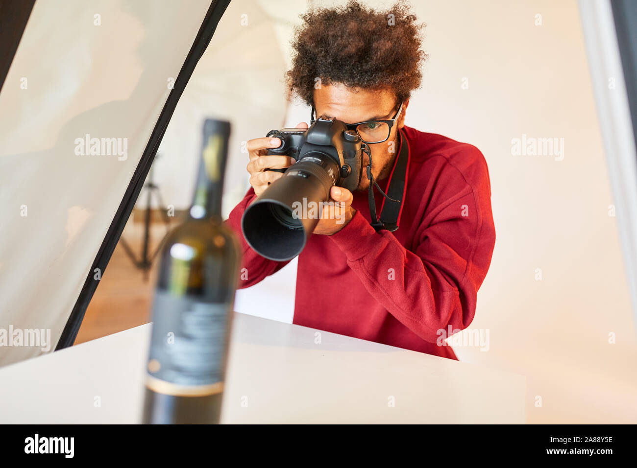 Photographies photographe professionnel une bouteille la photographie de produits Banque D'Images