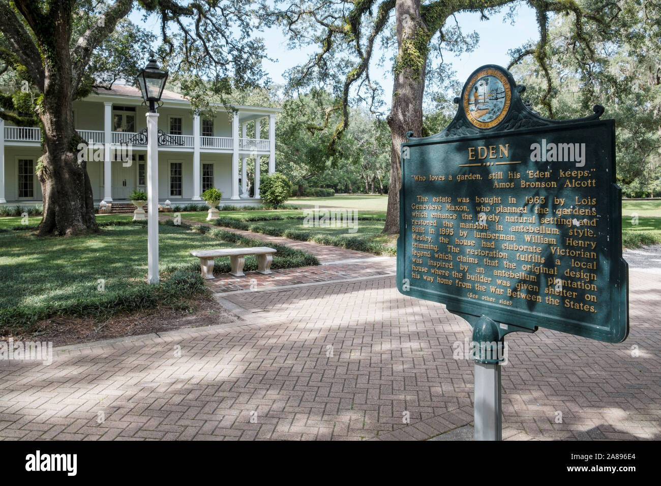 Eden Gardens State Park parc avec le style plantation house de William Henry Wesley au milieu d'imposants chênes vivent à Santa Rosa Beach Floride USA. Banque D'Images