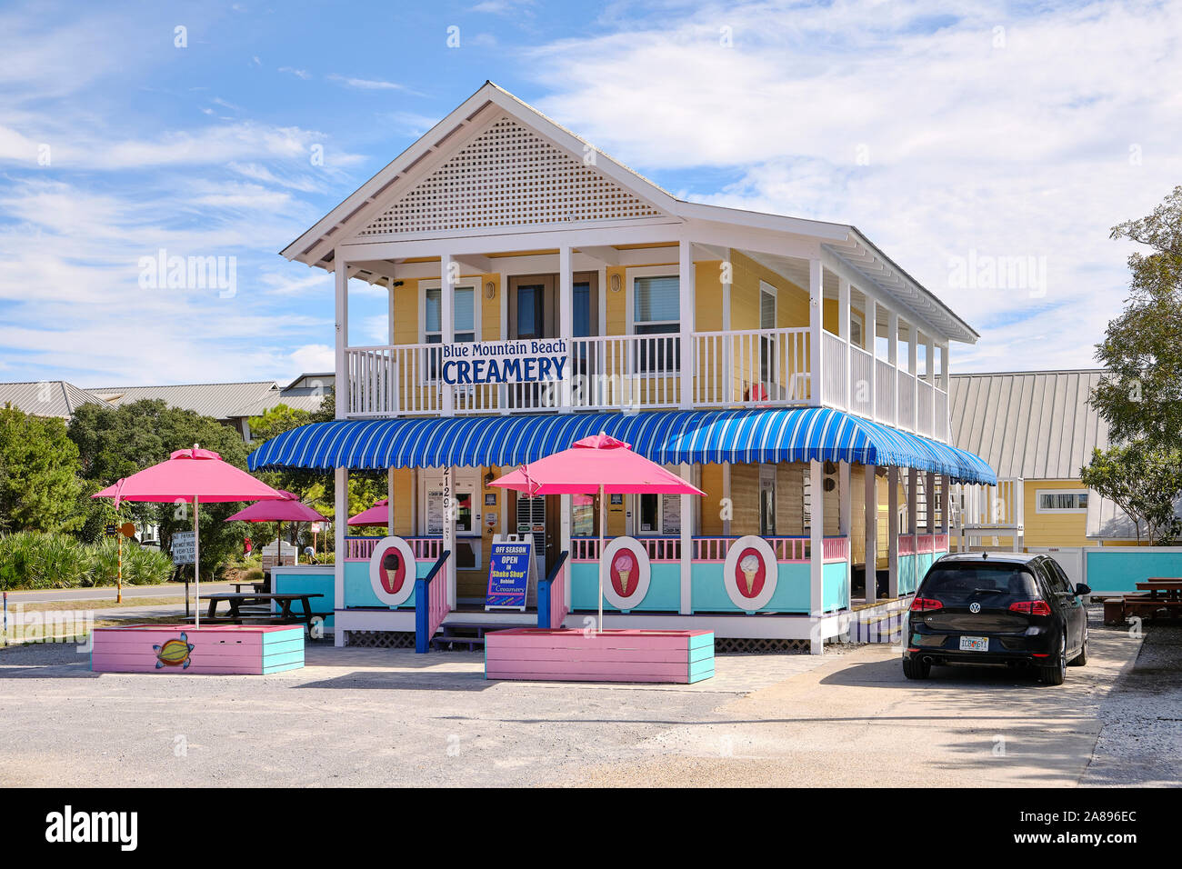 Magasin de crème glacée coloré pour beach tourist le long de la route panoramique 30A dans la Floride à proximité de Destin, Floride, États-Unis d'Amérique du sud du comté de Walton. Banque D'Images