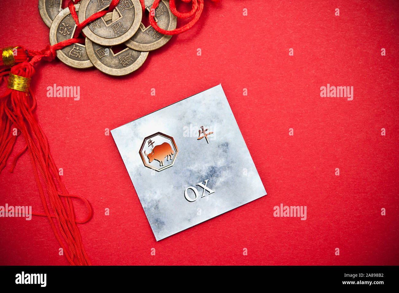 Carte avec le symbole de signe astrologique chinois de l'Ox Banque D'Images