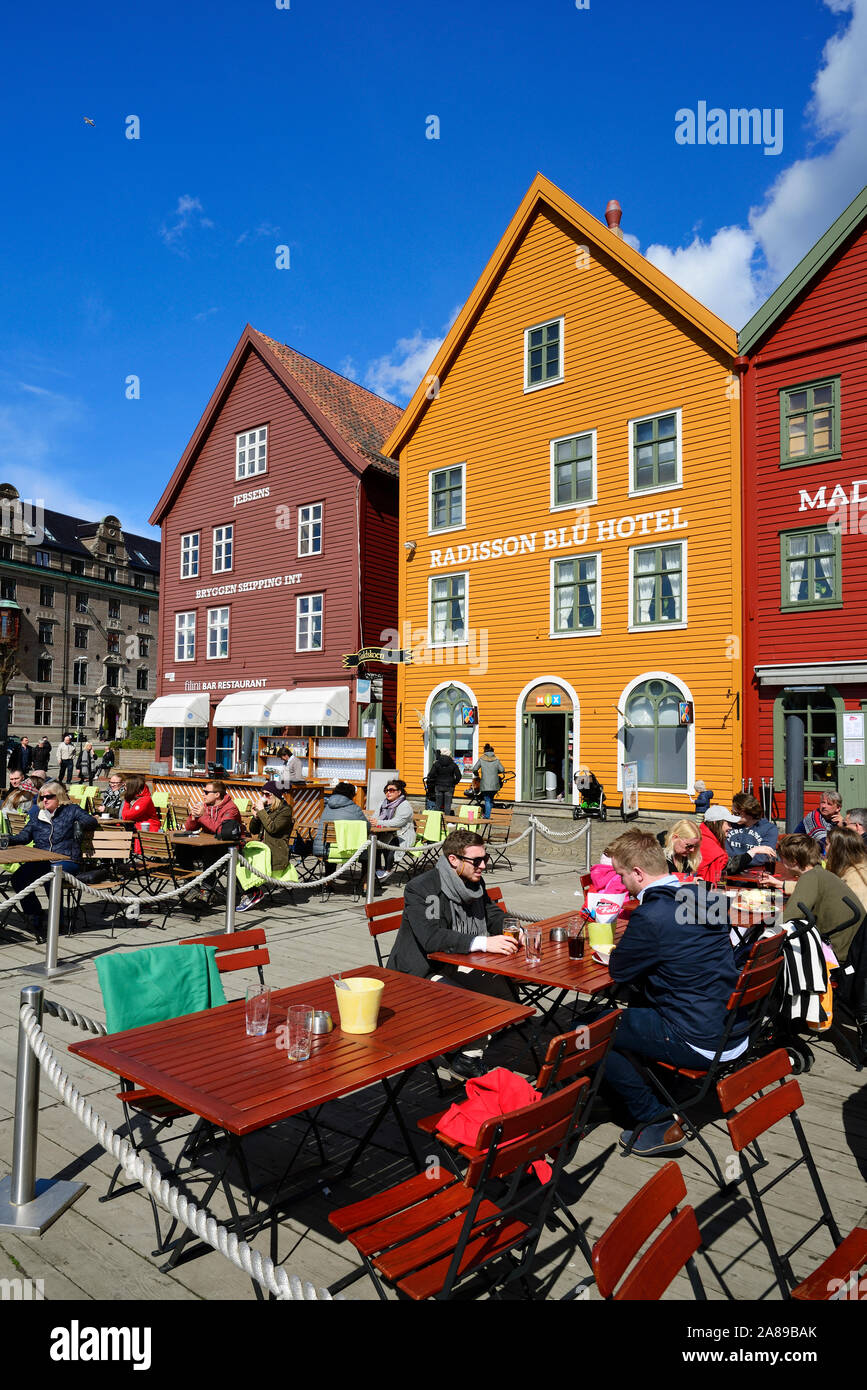 Et de pêche en bois commercial entrepôts dans le quartier de Bryggen, un ancien comptoir de la Ligue hanséatique. Site du patrimoine mondial de l'UNESCO, Bergen. La Norvège Banque D'Images