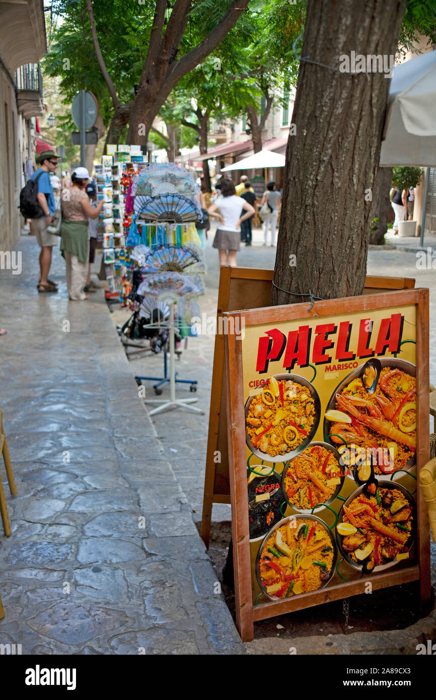 La Paella et la publicité boutiques du centre historique de Valldemossa, région Comarca, Serra de Tramuntana, à Majorque, îles Baléares, Espagne Banque D'Images