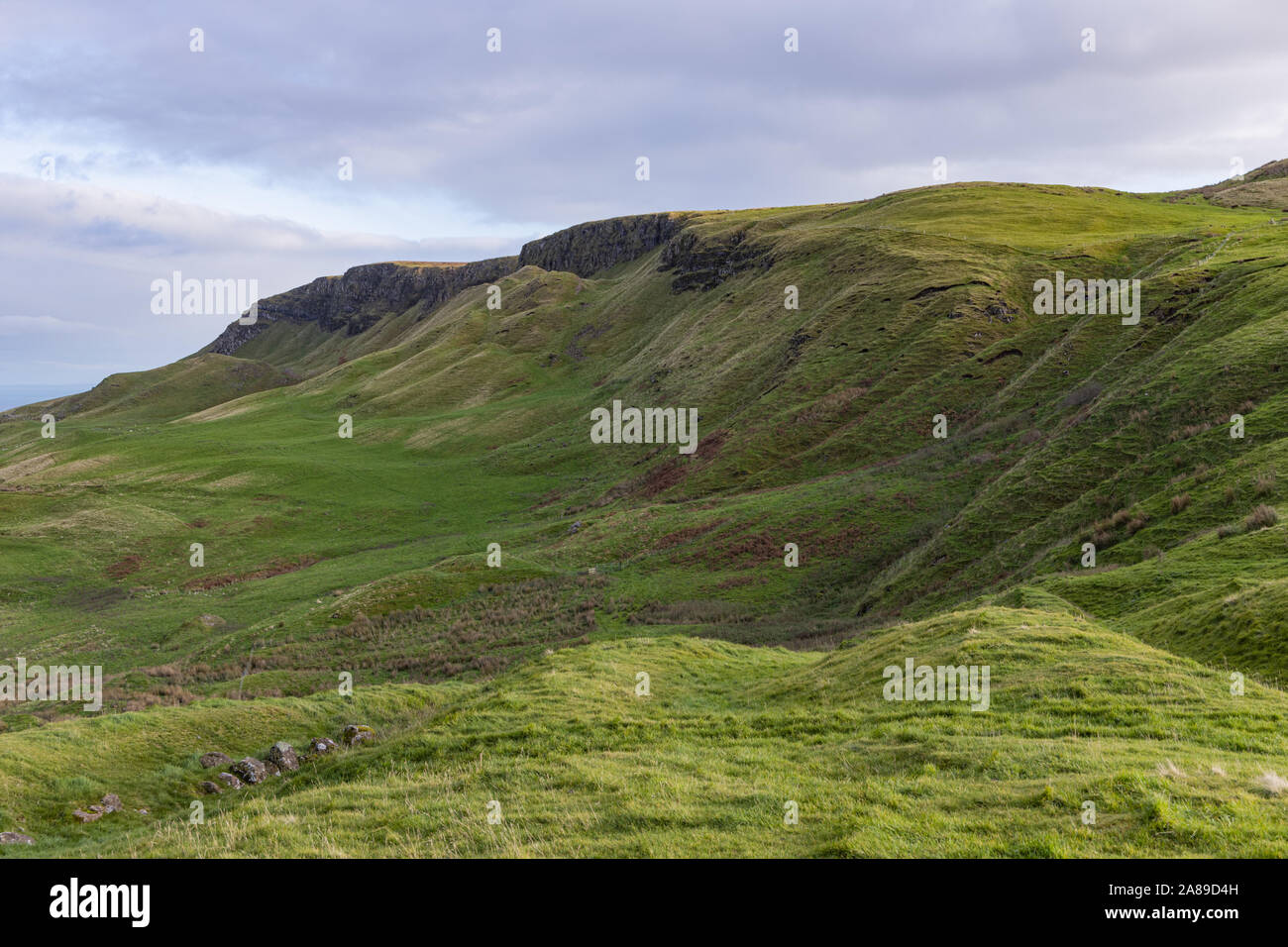 Sallagh Braes Comté d'Antrim, en Irlande du Nord, HBO Game of thrones filming location pour saison 1 episode 1, chemin des collines d'Antrim, Ulster way. Banque D'Images