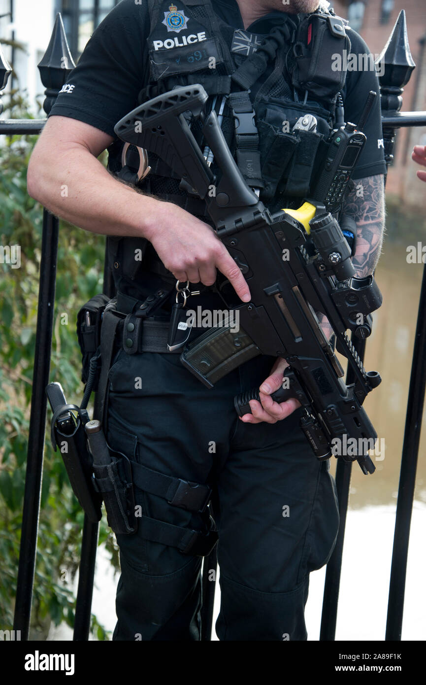 5e novembre 2019. Bonfire Night, Lewes, dans le Sussex. Des policiers en patrouille. Banque D'Images