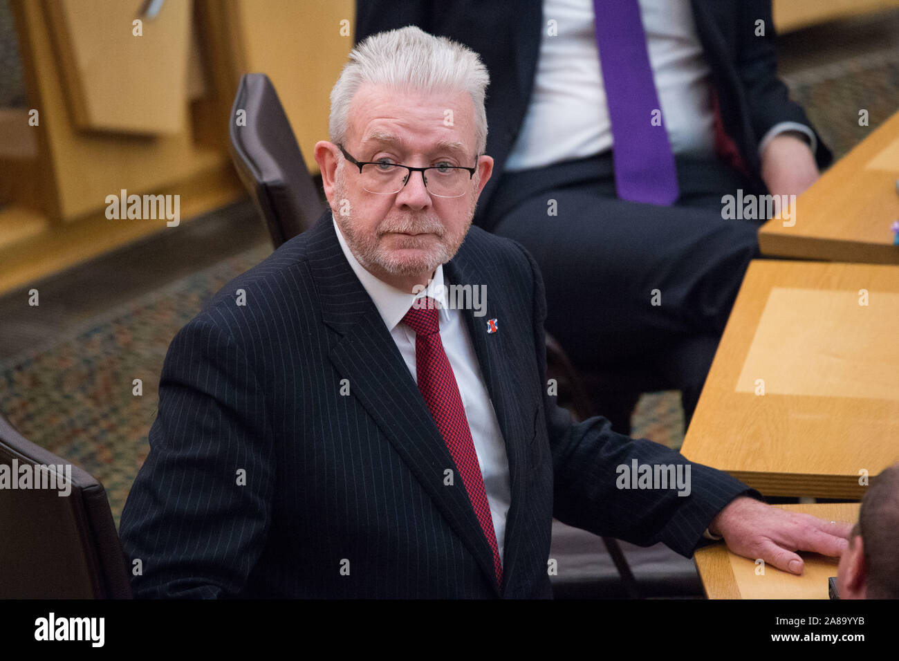 Edinburgh, Royaume-Uni. 7 novembre 2019.Photo : Michael Russell MSP - Secrétaire de cabinet pour les affaires de l'État et les relations constitutionnelles. Débat à l'étape 1 : les référendums (Ecosse) Projet de loi. Des scènes de l'hémicycle au parlement écossais. Crédit : Colin Fisher/Alamy Live News Banque D'Images