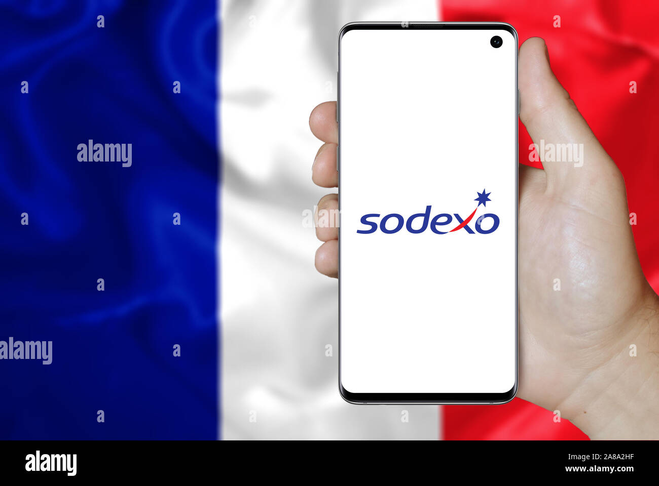 Logo de l'entreprise publique affichée Sodexo sur un smartphone. Pavillon  de la France. Credit : PIXDUCE Photo Stock - Alamy