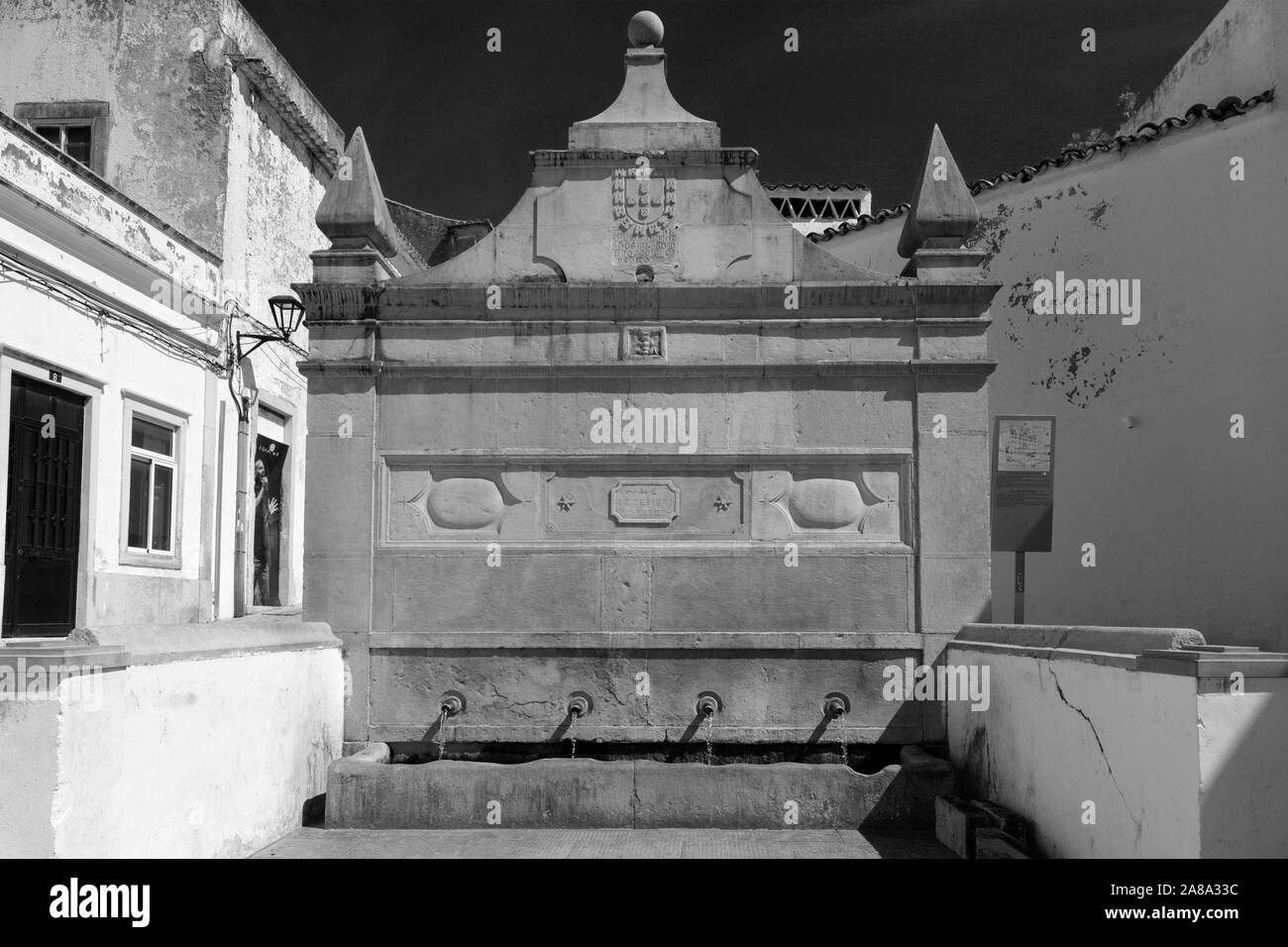 Le Bicas Velhas Fontaine, datée de 1887, la ville de Loulé, Algarve, Portugal, Europe Banque D'Images