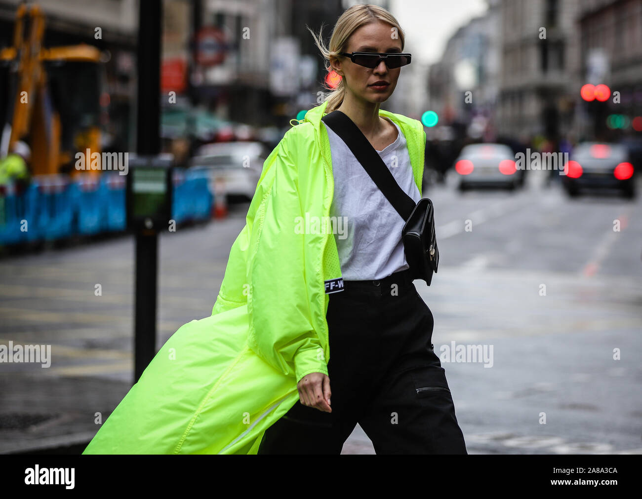 Londres, Royaume-Uni - 18 Février 2019 : Leonie Hanne dans la rue au cours de la London Fashion Week. Banque D'Images