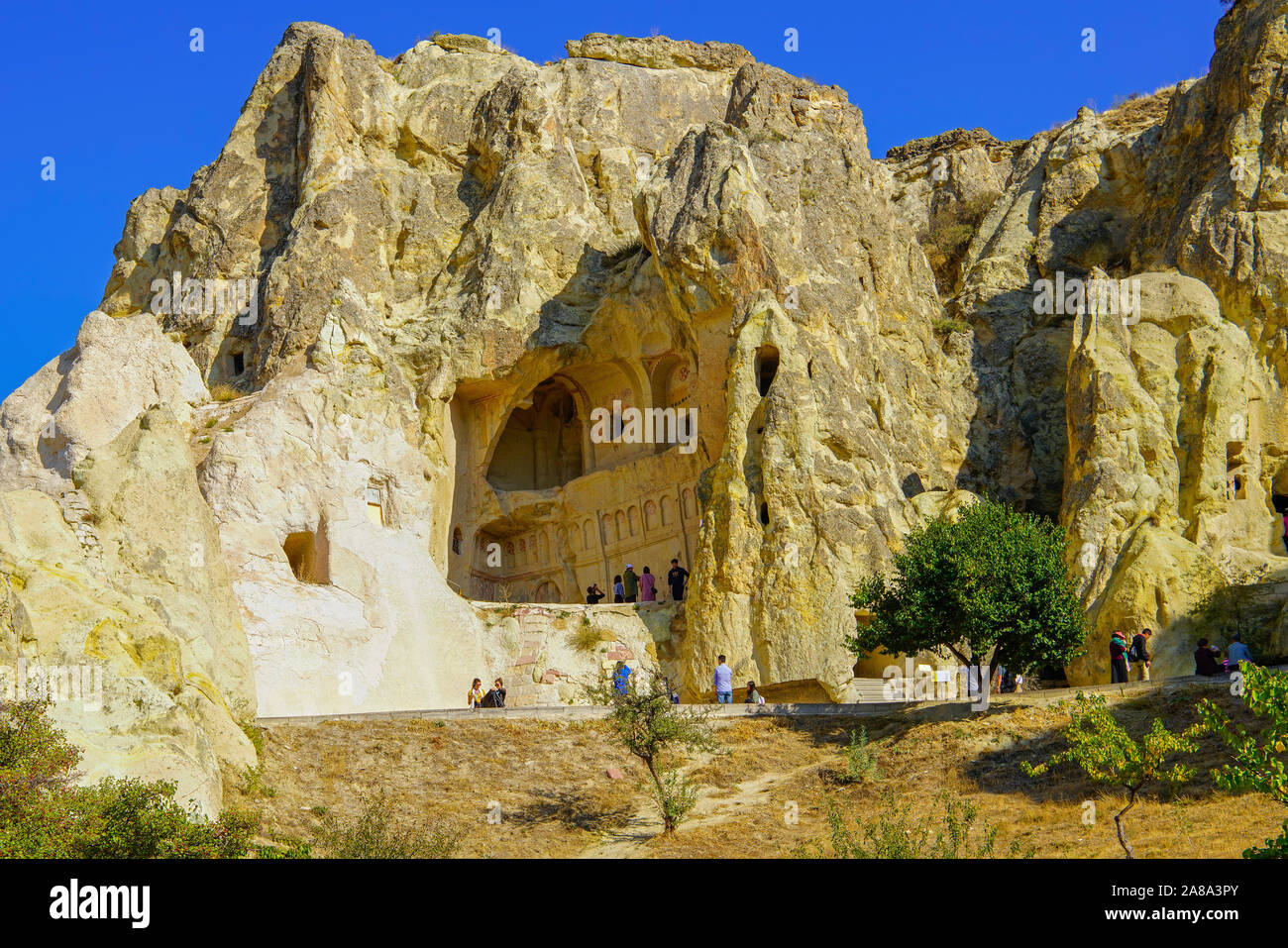 Ornements géométriques rouges ; à l'intérieur de l'église troglodyte, Goreme open air museum- ;, Cappadoce, Turquie. Banque D'Images