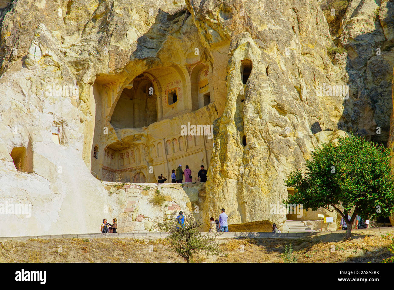 Ornements géométriques rouges ; à l'intérieur de l'église troglodyte, Goreme open air museum- ;, Cappadoce, Turquie. Banque D'Images