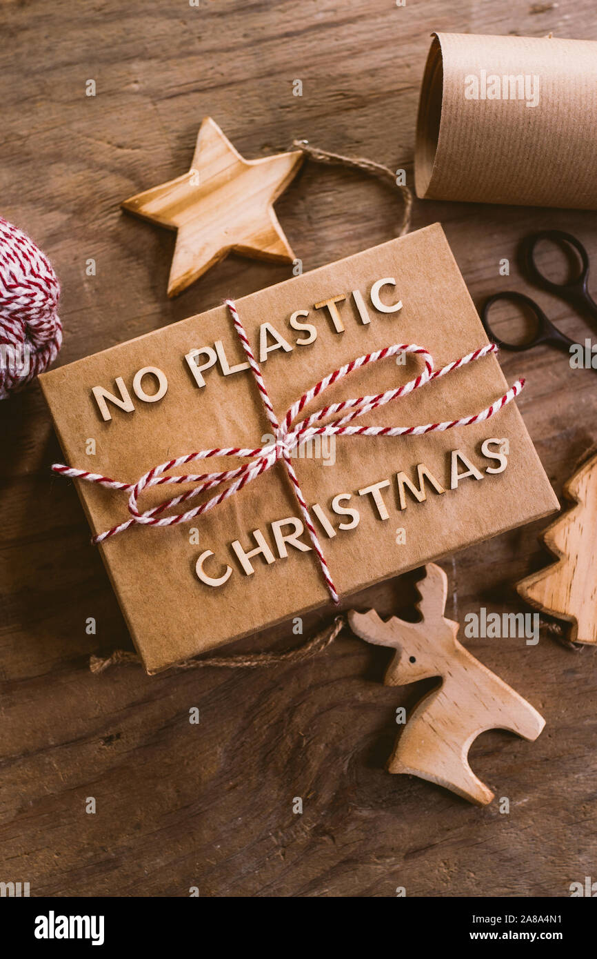 Cadeau de Noël avec des lettres sur elle Banque D'Images