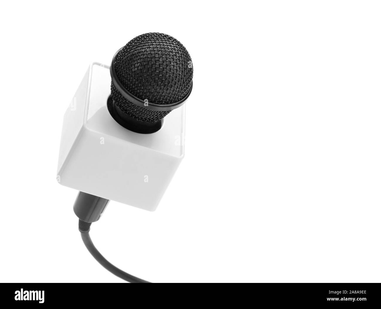 Microphone noir sur blanc Banque D'Images Microphone noir sur blanc Banque D'Images