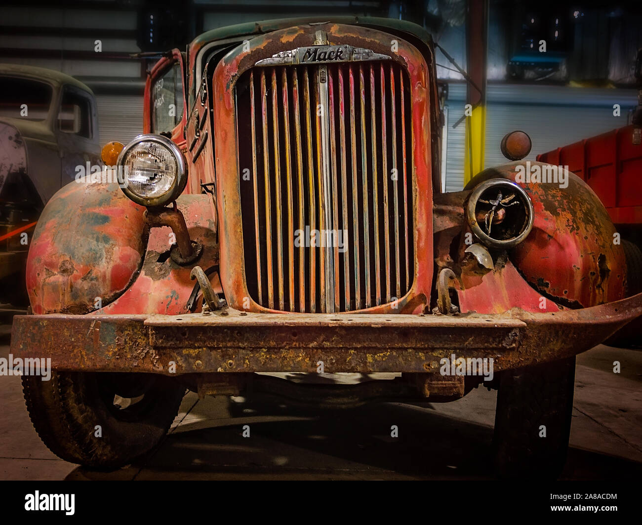 Un millésime 1950 camion Mack est photographié à la Pro des déchets, le 18 mars 2016, dans la région de Sanford, Floride. La société dispose d'un camion à ordures dans les locaux du musée. Banque D'Images