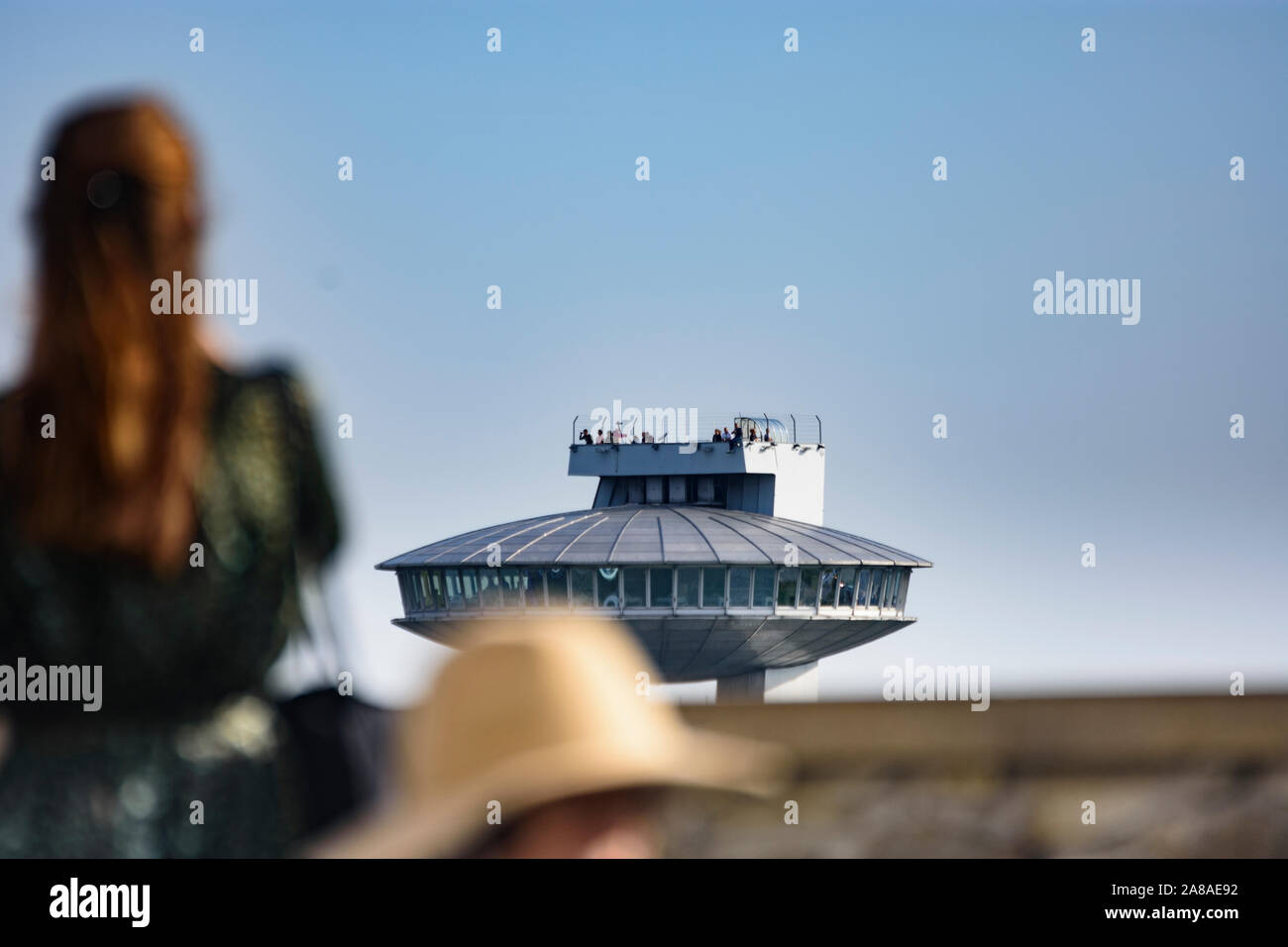 Bratislava (Presbourg) : OVNI imminente restaurant en haut de la plupart des SNP (Pont du Soulèvement national slovaque), personne en Slovaquie, , Banque D'Images