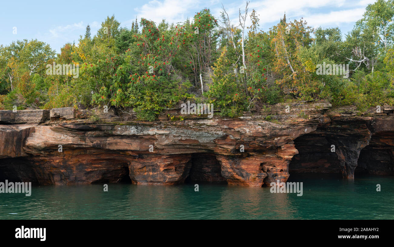 Les grottes de la mer à l'Île du Diable, Îles Apostle, près de Bayfield, WI, USA, automne, par Dominique Braud/Dembinsky Assoc Photo Banque D'Images