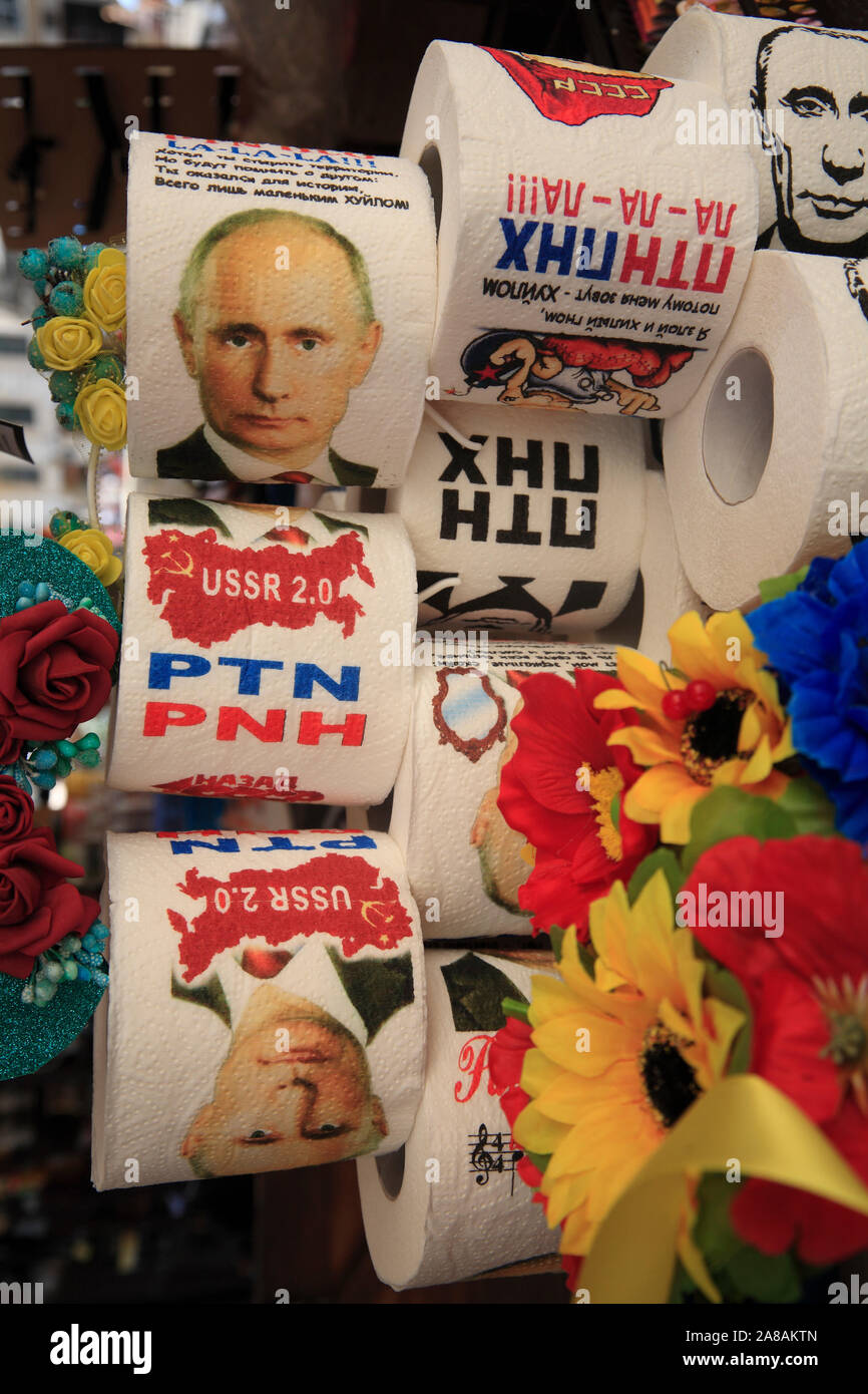 Des souvenirs dans un magasin au Market Square Rynok, Lviv, Ukraine Banque D'Images