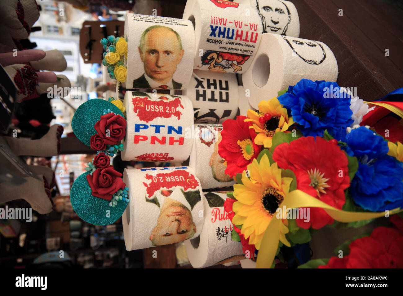 Des souvenirs dans un magasin au Market Square Rynok, Lviv, Ukraine Banque D'Images