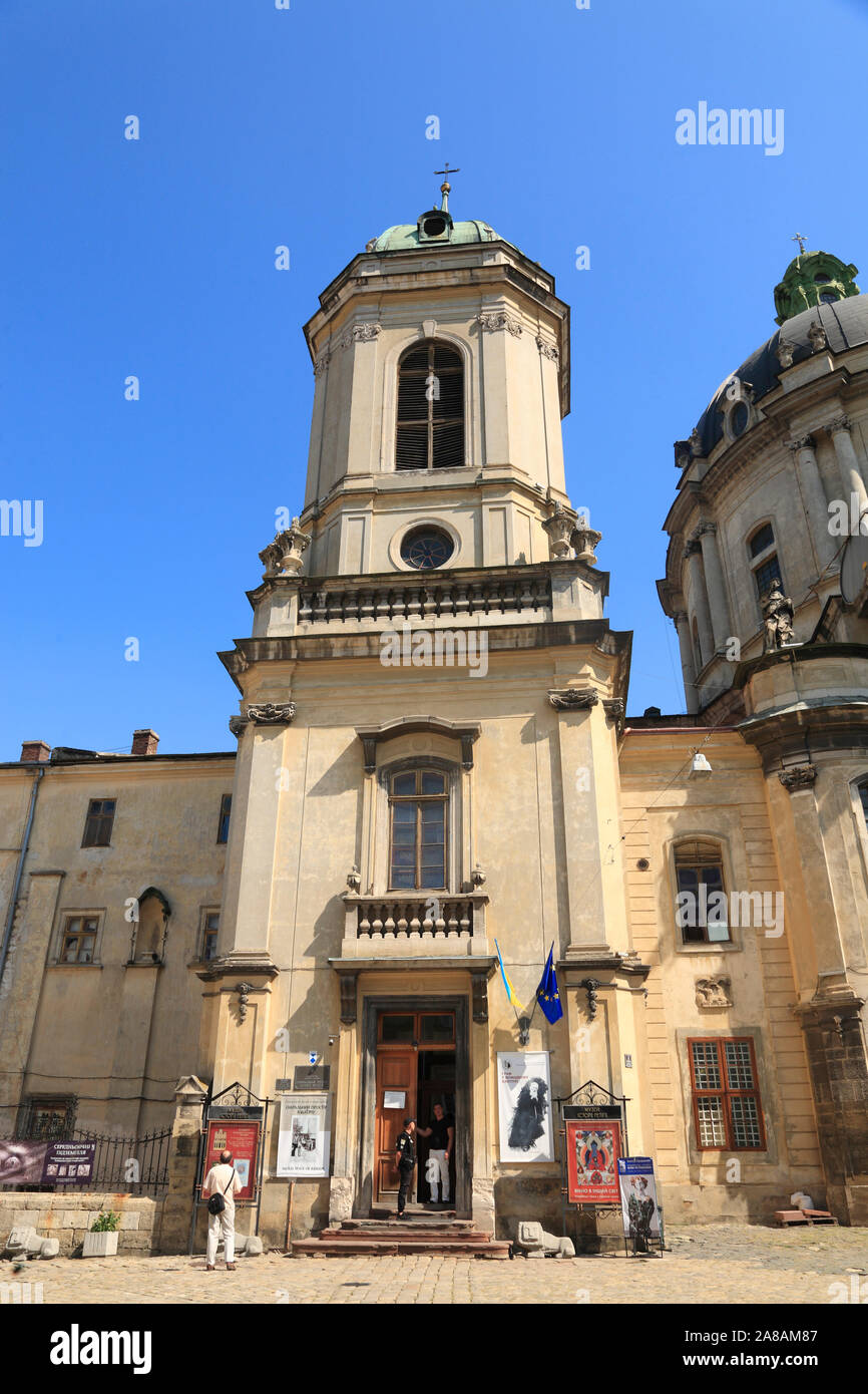 Tour de l'église dominicaine de Lviv, Ukraine Banque D'Images