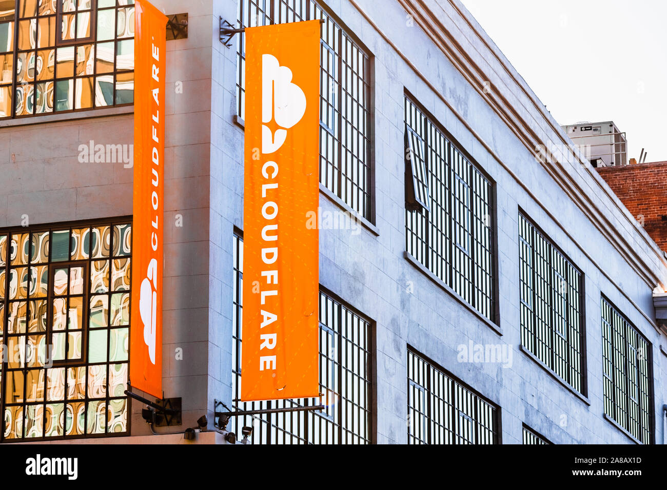 Nov 2, 2019 San Francisco / CA / USA - Vue extérieure de l'administration centrale ; Cloudflare Cloudflare, Inc. est un site web et de l'infrastructure web Ameircan secur Banque D'Images